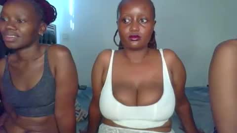 leo_kitty8 online show from 03-11-26, 06:08