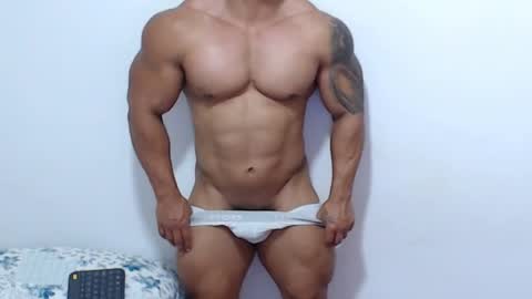 Snapshot of leo_muscleboy chatting on 05-05-26, 12:29 Leo online show from 05-05-26, 12:29