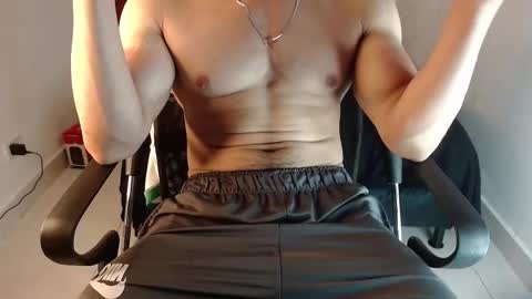 Snapshot of leobardostik chatting on 02-26-26, 12:31 leo online show from 02-26-26, 12:31