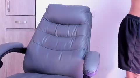 leohard_ online show from 01-05-26, 05:27