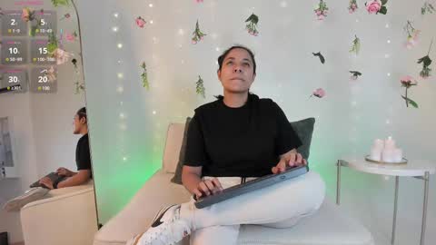 Snapshot of leon_glam chatting on 02-16-25, 02:53 Leon online show from 02-16-25, 02:53