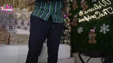 Snapshot of leon_glam chatting on 12-18-25, 01:11 Leon online show from 12-18-25, 01:11