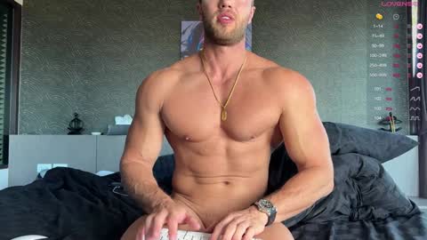 Snapshot of leon_lovefitness chatting on 01-14-25, 01:26 Leon online show from 01-14-25, 01:26