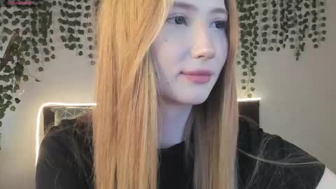 Snapshot of leona_vixen chatting on 05-13-26, 09:17 Leona online show from 05-13-26, 09:17