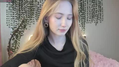 Snapshot of leona_vixen chatting on 05-14-26, 10:55 Leona online show from 05-14-26, 10:55