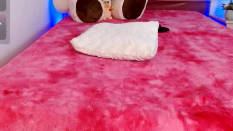 Snapshot of leonacutecam chatting on 09-13-25, 11:48 LUCY online show from 09-13-25, 11:48