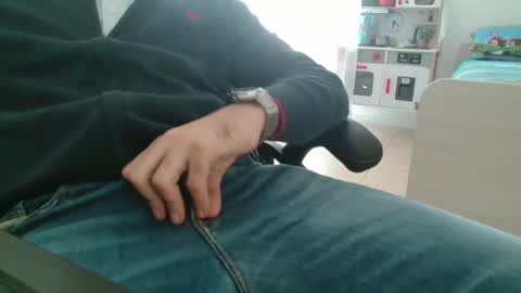 Snapshot of leone44 chatting on 10-28-25, 08:29 angel e sonia online show from 10-28-25, 08:29