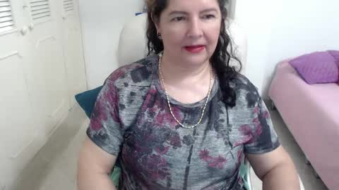 leonela   online show from 04-28-26, 02:27