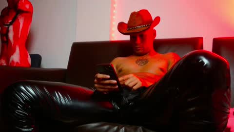 Snapshot of leonnardojaramillo chatting on 01-23-25, 12:30 Lenardo jaramillo online show from 01-23-25, 12:30