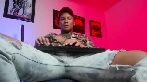Snapshot of leonnardojaramillo chatting on 10-16-25, 10:38 Lenardo jaramillo online show from 10-16-25, 10:38