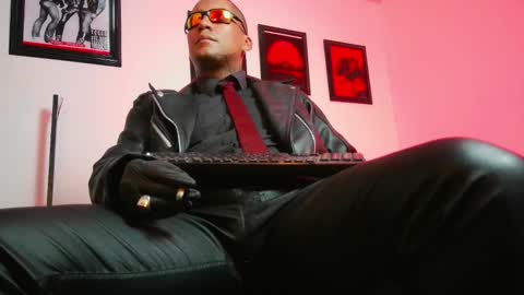 Lenardo jaramillo online show from 10-25-25, 03:47