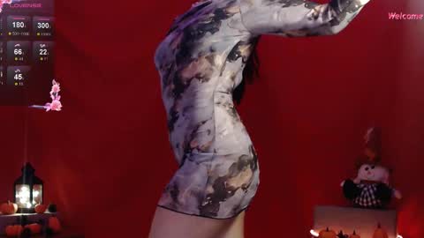 My name is Leonora  Pleasures to see you  Follow me here and instagram  online show from 10-15-25, 09:15