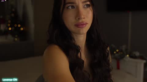 Leora online show from 12-31-24, 04:04