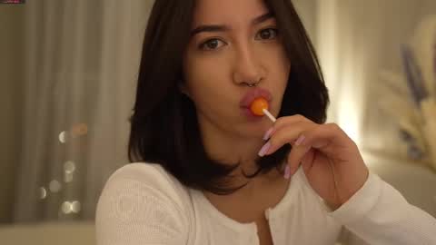 Leora online show from 03-03-25, 04:24