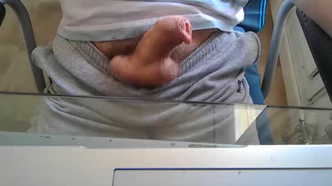 Snapshot of leoufdedingue chatting on 10-21-25, 07:31 CESTMOI75100 online show from 10-21-25, 07:31