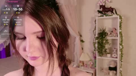 Nicole Moore online show from 04-04-26, 03:42