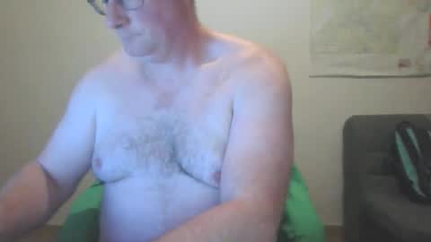 Snapshot of lerase40 chatting on 12-04-25, 01:09 homquisgode online show from 12-04-25, 01:09