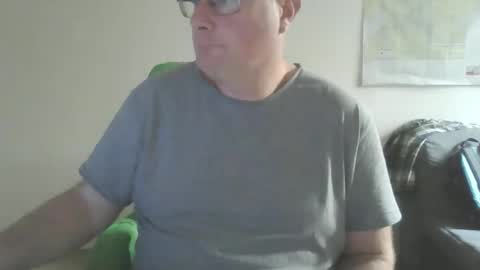 Snapshot of lerase40 chatting on 12-16-25, 10:42 homquisgode online show from 12-16-25, 10:42