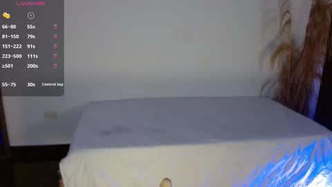 Snapshot of leslie17_ chatting on 09-22-25, 01:02 Leslie online show from 09-22-25, 01:02