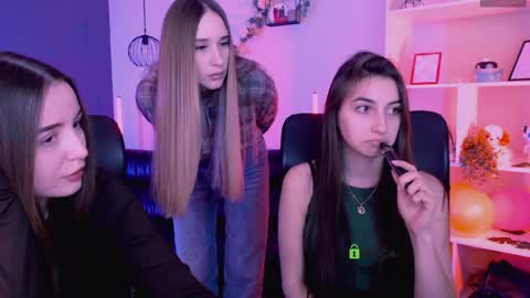 leslie_bird online show from 04-07-26, 09:10