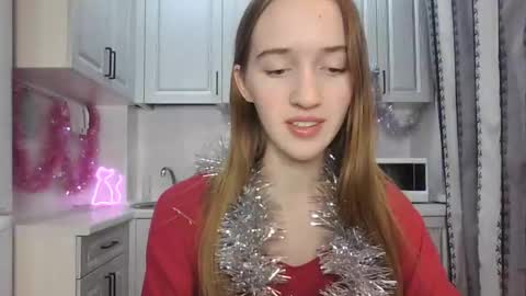 Snapshot of leslie_my_lovee chatting on 12-24-24, 03:16 LESLIE online show from 12-24-24, 03:16