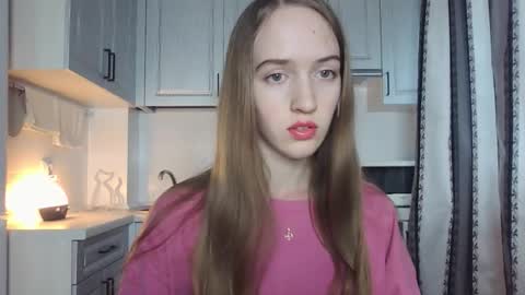 Snapshot of leslie_my_lovee chatting on 10-05-25, 01:20 LESLIE online show from 10-05-25, 01:20