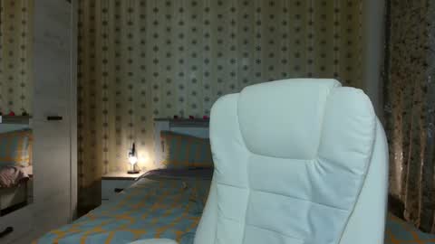 leslie_secret online show from 12-24-24, 01:06