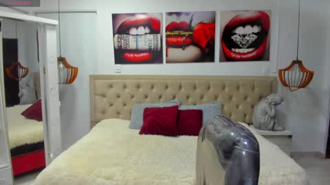 L E S L E Y  AND  D R A K O online show from 06-07-26, 06:00