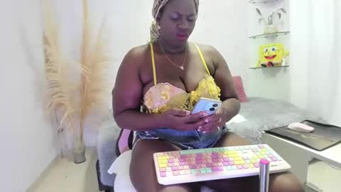 Snapshot of lesliee_brownn chatting on 10-15-25, 09:53 lesliee_brownn online show from 10-15-25, 09:53