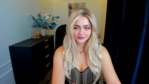 Snapshot of lesliemineg chatting on 09-11-25, 08:20 lesliemineg online show from 09-11-25, 08:20