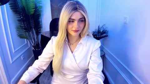 Snapshot of lesliemineg chatting on 09-24-25, 11:57 lesliemineg online show from 09-24-25, 11:57