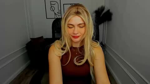 Snapshot of lesliemineg chatting on 10-02-25, 11:39 lesliemineg online show from 10-02-25, 11:39