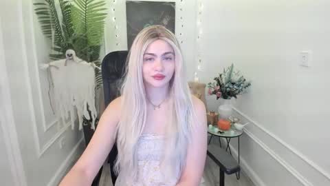 Snapshot of lesliemineg chatting on 10-16-25, 11:22 lesliemineg online show from 10-16-25, 11:22