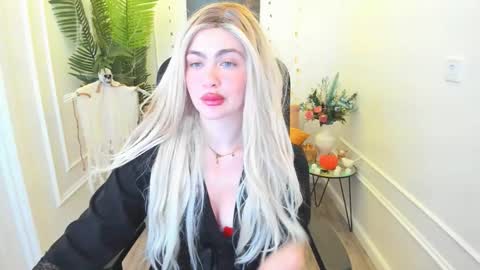 Snapshot of lesliemineg chatting on 10-22-25, 11:54 lesliemineg online show from 10-22-25, 11:54