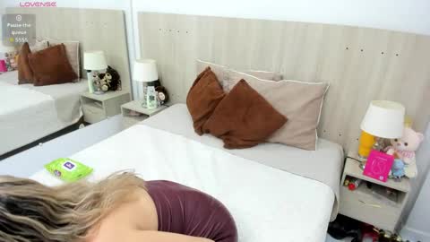 Lesly Santodomingo online show from 04-23-26, 12:04