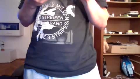 Snapshot of lestaro chatting on 06-07-26, 08:56 neoglo online show from 06-07-26, 08:56