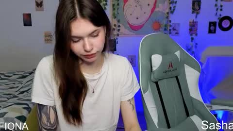 Snapshot of let_me_seee chatting on 02-06-26, 07:34 Fiona online show from 02-06-26, 07:34