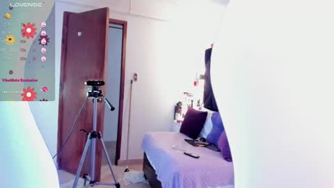 Snapshot of letiziia_sky chatting on 01-25-25, 02:26 letiziia online show from 01-25-25, 02:26