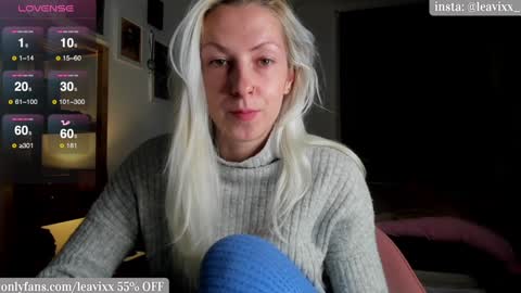 Snapshot of leusee chatting on 12-22-24, 06:04 LeaVixx online show from 12-22-24, 06:04