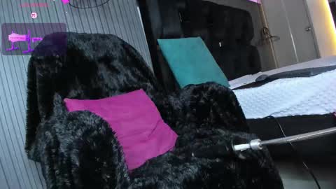 Snapshot of levana1 chatting on 11-19-25, 12:10 levana1 online show from 11-19-25, 12:10