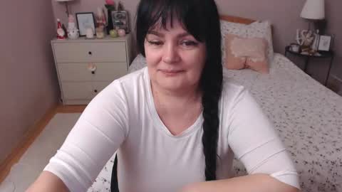 Snapshot of leveme2night chatting on 12-12-24, 05:26 Mary online show from 12-12-24, 05:26