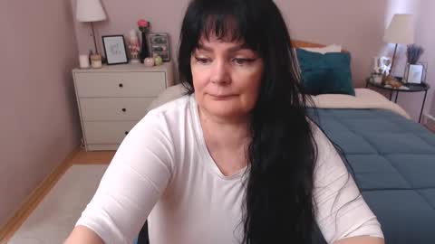 Snapshot of leveme2night chatting on 01-14-25, 01:06 Mary online show from 01-14-25, 01:06