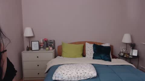 Snapshot of leveme2night chatting on 03-09-25, 12:53 Mary online show from 03-09-25, 12:53