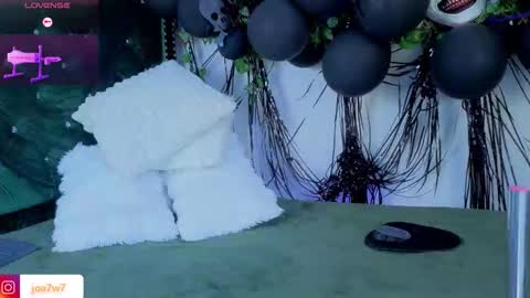 Snapshot of levi_ackermann1 chatting on 10-31-25, 02:29 Levi online show from 10-31-25, 02:29