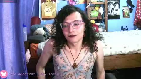 Snapshot of lewd_mooncat chatting on 06-12-26, 10:41 Lewd Mooncat online show from 06-12-26, 10:41