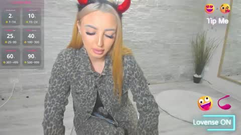 Lexi online show from 10-08-25, 05:05