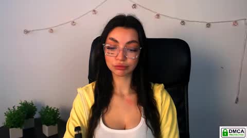 Alexia online show from 04-25-26, 12:19