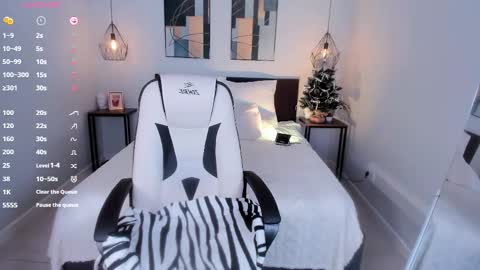 Lexy - Follow me online show from 12-18-25, 06:41