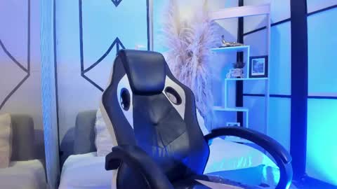 Lexi Adams  online show from 04-25-26, 12:19