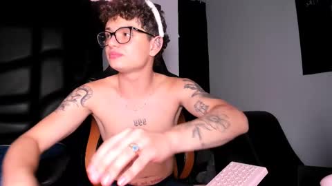 Snapshot of lexie_n_nate chatting on 02-20-25, 07:34 Lixie And Nte online show from 02-20-25, 07:34
